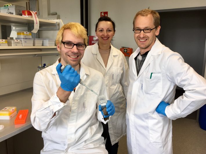 Vasco Elbrecht, Edith Vamos und Florian Leese (left to right) are working to assess water quality of Finnish streams with DNA-based methods.